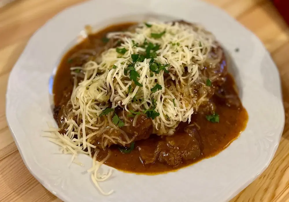 Gdzie zjeść w Nowym Targu? Odkryj najlepsze restauracje i smaki