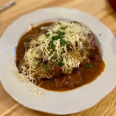 Gdzie zjeść w Nowym Targu? Odkryj najlepsze restauracje i smaki