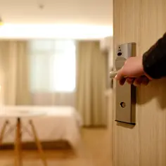Co to jest overbooking w hotelu i jak unikać nieprzyjemności?